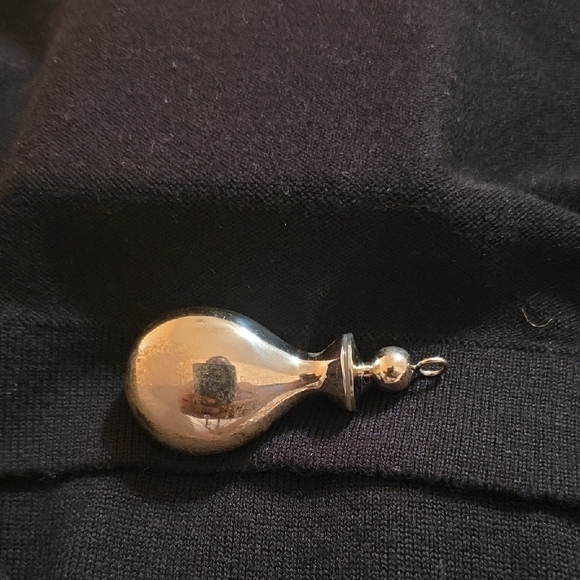 Silver Perfume Bottle with Luminous Finish - Picture 6 of 6